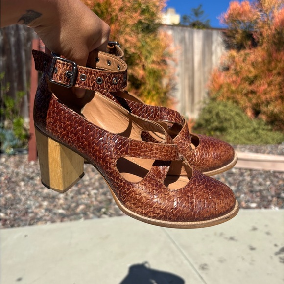 Heels - Picture 9 of 11